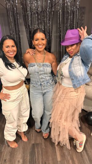 Page Turner Instagram - Happppy Birthday to my big sister @sonji_newman!! I love you so much and I hope you had an amazing birthday weekend filled with love, laughter and amazing surprises!! @jfleming45 and I got you all weekend and got you goooood! 🤣🤣

And soooo good popping up & surprising @deron_jenkins (yes he calls me Gene, as in Eugenia (my middle name, after my Daddy 🙄🤣)….. And I’m tripping, that picture is like SIXTEEN years old! Oh my!! 🤣🤣 

Then surprising my beloved nieces, seeing my sister loves @shae_crawford & @kesafowler and my beautiful nephew @nandofromthabando and so many other Nashville beloveds 💖💖 

Love my family!!! #latergram … This is so two weekends ago 🤣 I’ve been lean on social media and living in beautiful moments so now I’m behind on my posts 🤣 💖♥️