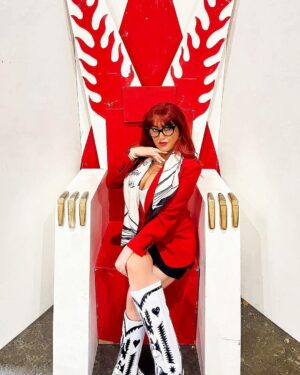 Paige Nicole Mayo Instagram - Feeling powerful! 😈 Have you seen our props and set builds here at @comicconscotland? 🏴󠁧󠁢󠁳󠁣󠁴󠁿 #comiccon #edinburgh @monopolyevents