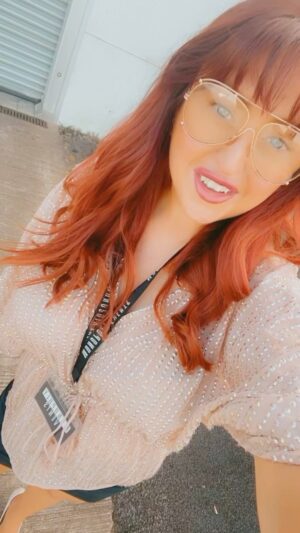 Paige Nicole Mayo Instagram - Good morning from @comconnireland! We have a lot to look forward to this weekend. Kicking things off on the main stage with star studded celebrity Q&A panels! ⭐️ @monopolyevents #belfast
