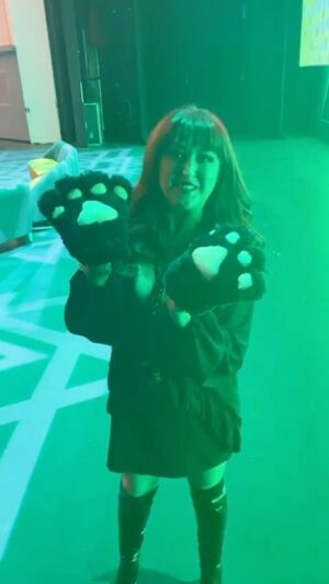Paige Nicole Mayo Instagram - @officialsocalval giving us the update! 🐾 #comicconliverpool2023
