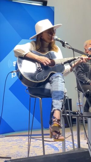 Pam Tillis Instagram - Yesterday we did a performance and interview with @stormewarren for Sirius XM Prime Country. They’ll be spotlighting and celebrating the 30 year anniversary of my album “Homeward Looking Angel”. We’ll keep you posted on the air dates! #primecountry #siriusxm