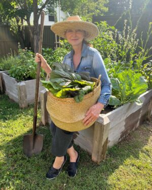 Pam Tillis Instagram - The important thing is to keep growing!!

Thank you to Beth Wagner from @knockinroots for coming over and helping me pick some stuff to send to the @nashvillecommunityfridge ! Great place for your extra produce. 
Stay cool!
Stay hydrated!! #summer #gardening #flowers