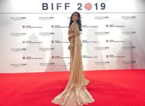 Panyanut Jirarottanakasem Instagram - ภาพบรรยากาศงานเทศกาลหนังปูซาน Busan International Film Festival 2019 ที่เกาหลีเมื่อวันที่ผ่านมาค่า ขอบคุณ Artistry Thailand มากๆที่ให้โอกาสซีนในฐานะ Passionista ประเทศไทย จาก Artistry ผู้สนับสนุนหลักของงานนี้ได้ไปร่วมงาน รวมถึง Artistry Pool Party ที่ Exclusive มากๆ 🎉🌊🌈
.
เป็นประสบการณ์ที่ประทับใจสุดๆ ตื่นตาตื่นใจ และได้รับแรงบันดาลใจกลับมาเต็มๆ ได้เจอดาราหลายคนและพี่ๆ FC นานาชาติที่เรากรี๊ด ตื่นเต้นตลอดทั้งทริปเลยค่ะ
.
โพสนี้เป็นออเดิร์ฟนะคะ ทริปนี้ซีนทำคอนเท็นเยอะมาก เก็บทุกช็อตจริงๆ จะทยอยตัดและลงนะคะ พี่ๆไม่ผิดหวังแน่นอนค่า ปล. Passionista ประเทศไทย ไม่แพ้ชาติใดเลยนะคะ อิอิ 💕🇹🇭
.
ขอบคุณชุดที่มีเอกลักษณ์ความเป็นไทย สะกดสายตามากๆ จาก @tormai_studio นะคะ คัตติ้งดีมากๆเลย มีแต่คนชมว่าชุดสวยมาก  ปลื้มจริงๆ 🥰🥰
สีผมสีลาเวนเดอร์นี้ต้องยกให้ @milbonthailand นะคะ 💙🔮
และหน้า-ผมนี้ โซซีนจัดให้เองจ้า ✨✨
.
Artistry Thailand Exclusively from Amway #PASSIONISTA #BIFF2019