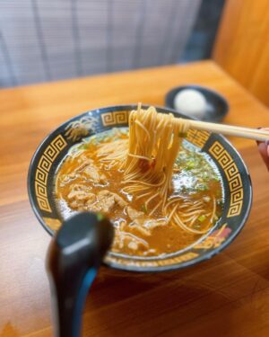Panyanut Jirarottanakasem Instagram - คนรักราเมงห้ามพลาด! โซซีนจะพลาดได้อย่างไร งานนี้ต้องมาค่า  ICHIRAN  Pop-Up Store 🍜 ครั้งแรกในไทยที่อิจิรันต้นตำรับจากญี่ปุ่นมาเสิร์ฟให้ทุกๆคนได้ทาน เพียงเมนูเดียวคือ 'อิจิรัน คามาดาเระ ทงคตสึ ราเมง' ปกติจะมีขายเฉพาะ 2 สาขา ในเมืองฟุกุโอกะ ประเทศญี่ปุ่นเท่านั้น! 

งานนี้จัดแค่ 16 วัน ชั้น 3 โซนนิปปอน มาร์เก็ต (อิเซตันเก่า) คือต้องมา!!

พิเศษเฉพาะงานนี้ เมื่อซื้อเมนู 'อิจิรัน ราเมง คามาดาเระ ทงคตสึ' มูลค่า 290.- จะได้รับเครื่องดื่มฟรี 1 ขวด และ คูปอง GIFT VOUCHER 100.- สำหรับซื้อสินค้าที่ระลึกจาก ICHIRAN 1st Pop-Up Store ด้วยน้า มุ้ย 🥰✨✨

#IchiranRamen 
#IchiranRamenPopUpStore 
#IchiranThailand