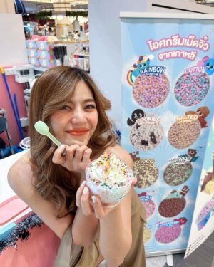 Panyanut Jirarottanakasem Instagram - มาเดิน แกรนด์สเตชั่น ตลาดนัดติดแอร์ค่าาา ไม่ใช่ที่ไหนไกล แฟชั่นไอส์แลนด์คับ 

อิ่ม อร่อย ช้อปปิ้งของถูก เดินเพลิน 
ถ่ายรูปก็เพลินค่า เจอเพื่อนด้วย 
เม้ามอยกันไปอี๊กก ม่วนนน 
🍭🍩🍪👗👖🧢🚂🚂🚂 

#Fashionisland #แกรนด์สเตชั่น 
#แหล่งรวมของกิน #มุมถ่ายรูปชิคๆ