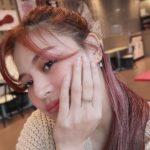 Panyanut Jirarottanakasem Instagram - ไม่มีอะไรเลย แค่อยากจะลงแล้ว 🥹 ไม่ต้องรอแบรนดิ้งเสร็จได้มั้ย ตื่นเต้นจนลงก่อนเลยล้ะกัน จะเสริมเฮง จะสายมูก็เลือกสีที่สบายใจใส่ออกจากบ้านไปเลย @box.rux.mu น่าร้ากกมาก 🌈💕🍩🍭🍬💍💎 #enameljewelry