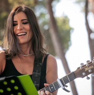 Paola Turci Instagram - Devo aspettare il 29 agosto per tornare sul palco ma io non vedo l’ora!! Anche perché sarà un concerto (l’unico dell’estate) inedito, con orchestra sinfonica e band, all’ Arena di Forlì . Intanto il nuovo disco prende forma e mi appassiona sempre di più (un bene per una iper critica come me). Ma c’è anche un altro progetto su cui sto - stiamo - lavorando che riguarda il Teatro. 
Ancora un mese e vi racconterò.
Per ora buone stelle cadenti a tutti e a tutte!
P