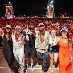 Paola Turci Instagram - #jovabeachparty2022 
🫶🏻
@rafriefoli @gabriellalabate 
@terrywho_cartoons 
@fravaliani
📸 @maikid 🙌🏼
