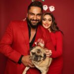 Parag Tyagi Instagram - Posted @withregram • @shefalijariwala Love from our merry little home to yours… Merry Christmas 🎅 🎄🌹🍷 @paragtyagi @simba_mommys_boy #christmas #xmas #instalike #festivevibes #goodvibes #mondaymood #love #light #christmastime #happiness #familygoals #familytime #alwaysandforever #together