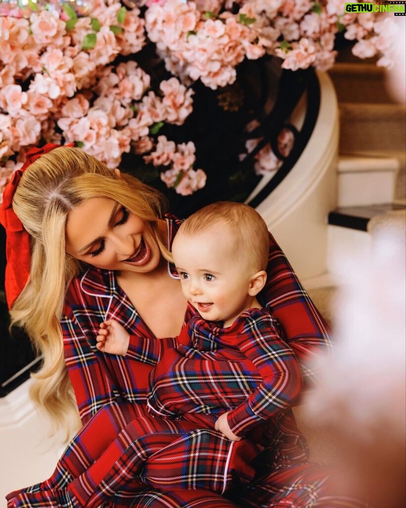 Paris Hilton Instagram - Merry Christmas from the Hilton-Reums! 🎁🎄 At the beginning of 2023, I could never have imagined the happiness and gratitude I would feel in this moment ❤️ My beautiful family of four, my fairytale dream come true! ✨🥹 Beverly Hills, California