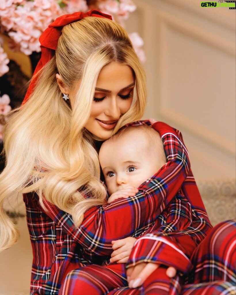 Paris Hilton Instagram - Merry Christmas from the Hilton-Reums! 🎁🎄 At the beginning of 2023, I could never have imagined the happiness and gratitude I would feel in this moment ❤️ My beautiful family of four, my fairytale dream come true! ✨🥹 Beverly Hills, California