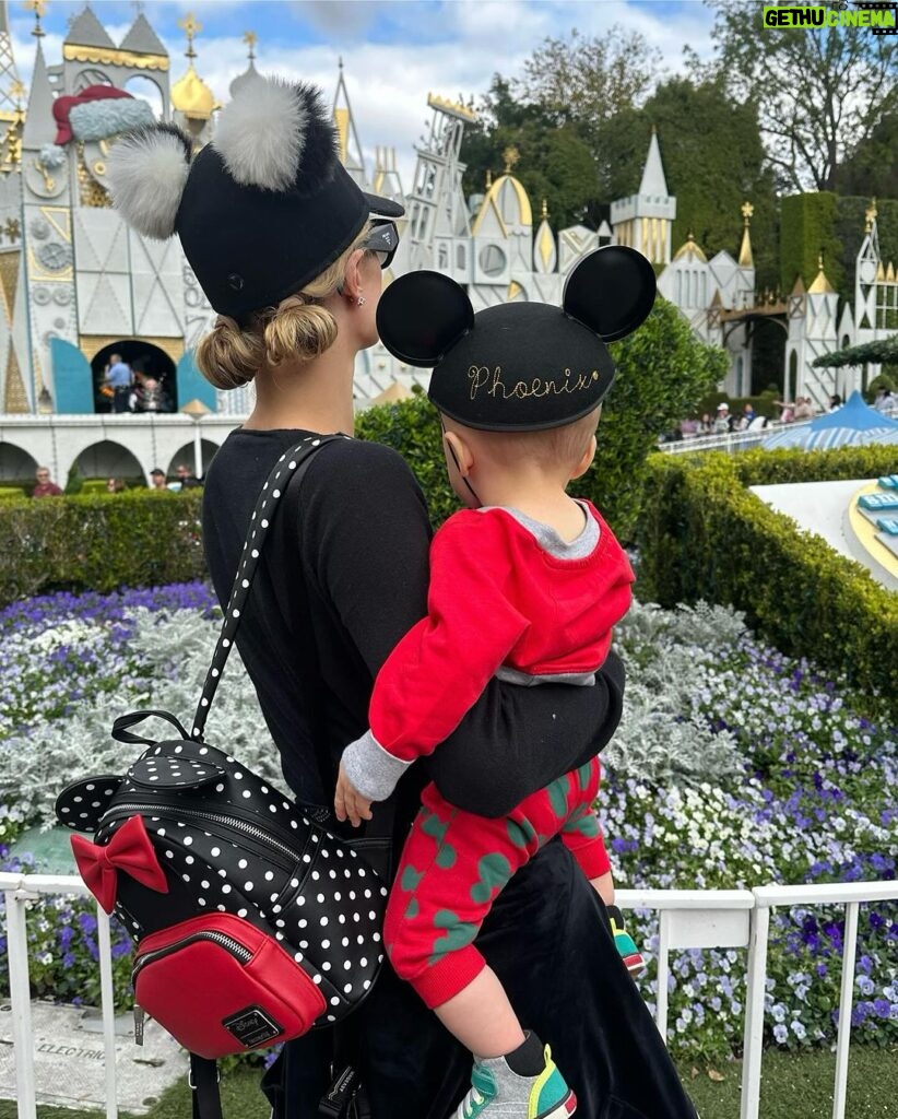 Paris Hilton Instagram - Taking Baby P to @Disneyland for his first-ever adventure was a dream come true✨ Absolutely magical and incredibly heartwarming🥹Watching his excitement and awe at every new sight and sound, it’s clear why this place is known as the happiest on Earth🌏 These precious moments of pure joy and wonder will stay in my heart forever🥰 It’s moments like these that make life so beautiful and remind us why Disneyland is truly the happiest place on Earth✨🥹❤️👶🏼🏰✨ #CutesieCrew ✨ #SlivingMom ✨