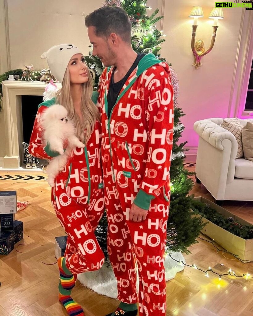Paris Hilton Instagram - Happy almost #Slivmas! ✨✨I can’t believe I get to share the magic of the holidays with both my babies for the first time! 💖💙🥹 How are you celebrating Slivmas? 🎅🏻🎄 #Sliving