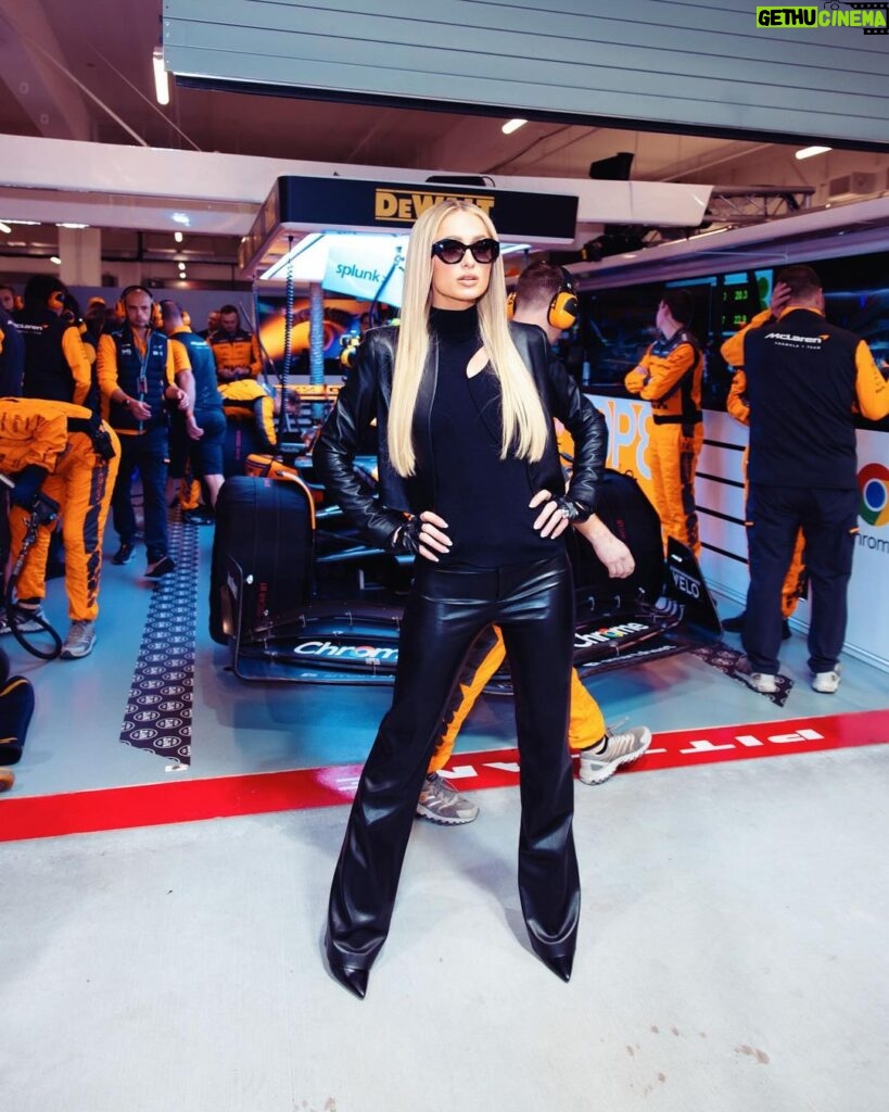 Paris Hilton Instagram - So incredible getting to be a part of the first-ever Formula One in Las Vegas!😍 Such an incredible time watching history!! 💙✨🏎️ @F1 #LVGP 🔥 Las Vegas, Nevada