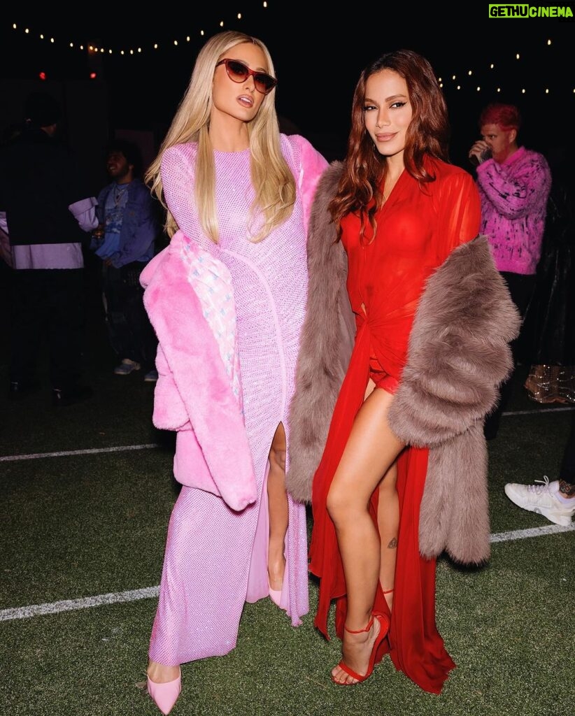 Paris Hilton Instagram - Had the most epic night celebrating the release of Paris in Love with the best of friends 💘 Stream now on @Peacock!!💗 #Slivmas 🔥 Beverly Hills, California