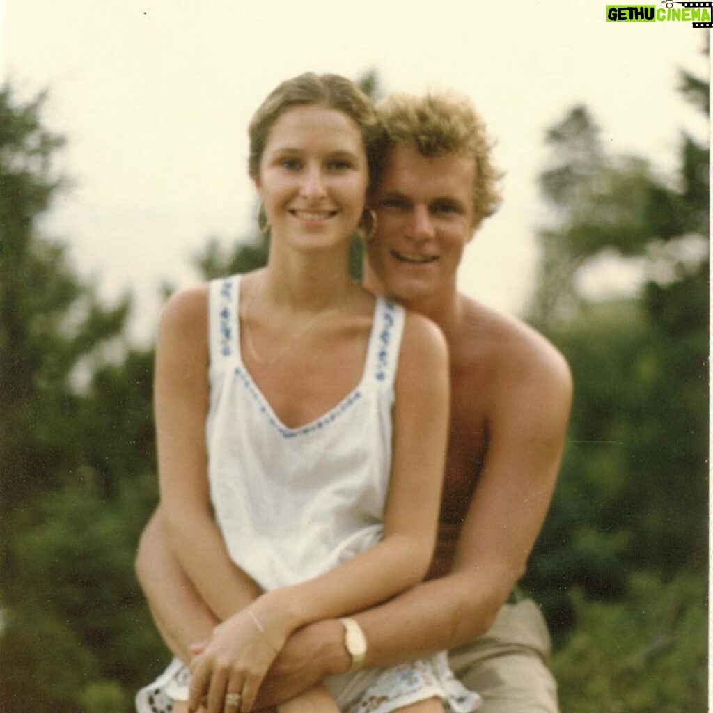 Paris Hilton Instagram - Happy anniversary to my incredible parents @KathyHilton @RickHilton7! 💗 I'm so grateful to have grown up looking up to your beautiful love for one another and the example you set for me becoming a mother. I love you both so much! 💕 🥹