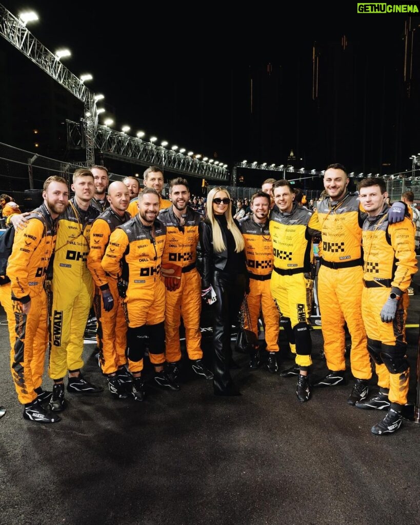 Paris Hilton Instagram - So incredible getting to be a part of the first-ever Formula One in Las Vegas!😍 Such an incredible time watching history!! 💙✨🏎️ @F1 #LVGP 🔥 Las Vegas, Nevada