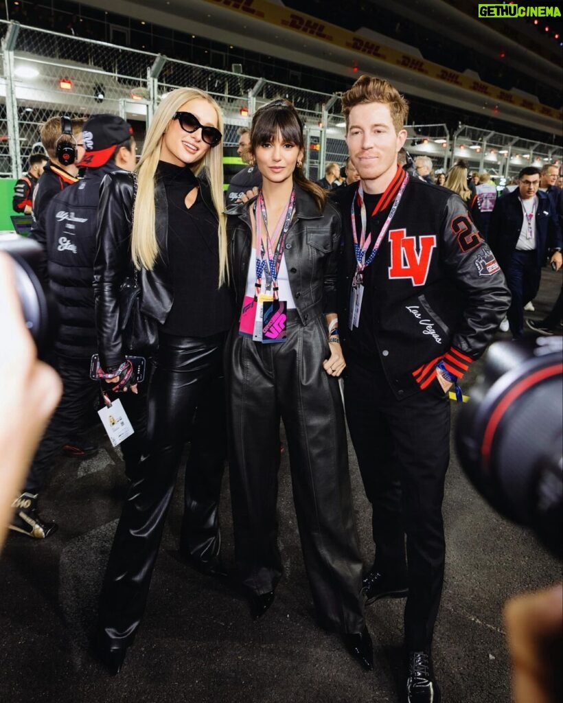 Paris Hilton Instagram - So incredible getting to be a part of the first-ever Formula One in Las Vegas!😍 Such an incredible time watching history!! 💙✨🏎️ @F1 #LVGP 🔥 Las Vegas, Nevada