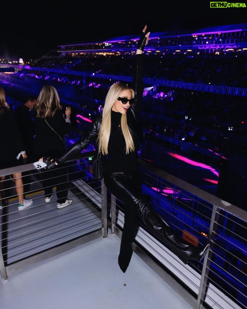 Paris Hilton Instagram - So incredible getting to be a part of the first-ever Formula One in Las Vegas!😍 Such an incredible time watching history!! 💙✨🏎️ @F1 #LVGP 🔥 Las Vegas, Nevada