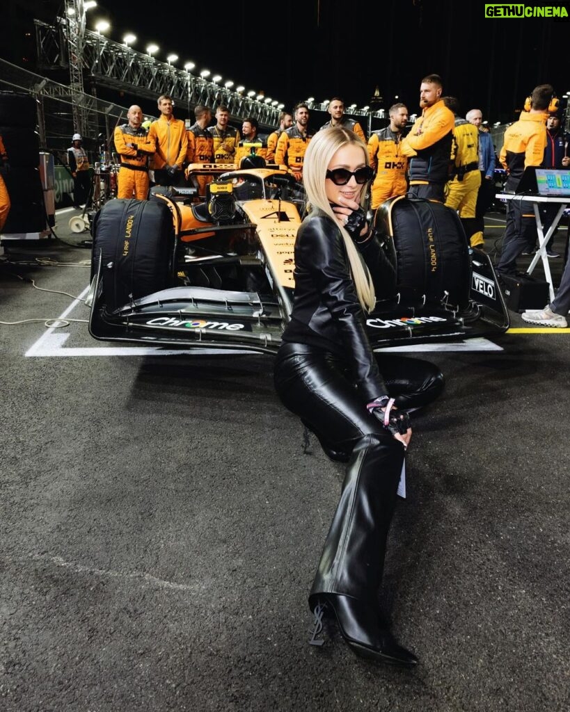 Paris Hilton Instagram - So incredible getting to be a part of the first-ever Formula One in Las Vegas!😍 Such an incredible time watching history!! 💙✨🏎️ @F1 #LVGP 🔥 Las Vegas, Nevada