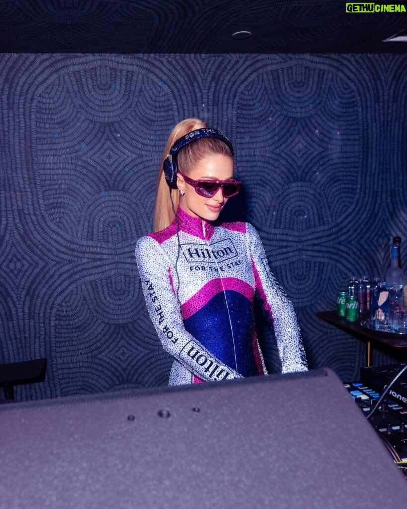 Paris Hilton Instagram - Had a blast DJing for the @Hilton X @McLaren Stay on the Grid Experience at the @F1 #LVGP! 💙🏎️👱🏼‍♀️🔥#HiltonForTheStay #ParisForTheSlay Las Vegas, Nevada