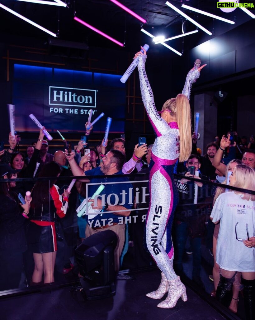 Paris Hilton Instagram - Had a blast DJing for the @Hilton X @McLaren Stay on the Grid Experience at the @F1 #LVGP! 💙🏎️👱🏼‍♀️🔥#HiltonForTheStay #ParisForTheSlay Las Vegas, Nevada