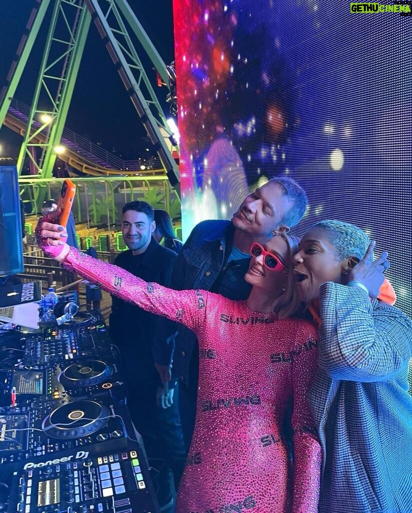 Paris Hilton Instagram - #TB to last year’s epic anniversary celebration! Getting to share our love with all of our close friends and family was one of the most memorable moments ever 💕🥹 #Sliving 🥳 Santa Monica Pier