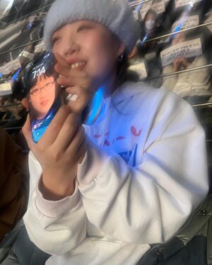 Park Moon-chi Instagram - 강선생님 초대로 데식콘서트 다녀왔ㄴ느데 소문대로 역시 너무 찢었구 .,응응, .. 호우~!
인간처럼 생긴 대형 마이크스탠드 너~무 웃겨서 올리는중..,*