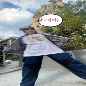 Park Moon-chi Instagram - <방문치의 박문판매 with 김씨네과일>

10월 13일 금요일, 바로 내일! 갑자기? 박문치와 김씨네과일(@kimsfruits)이 함께하는 다마스 게릴라 방문판매가 열립니다. ‘이봐친구 티셔츠’와 ‘저스트펀 미러볼 티셔츠’를 구매하고 싶으시다면, 지금 바로 박문치(@moongch) 인스타그램 스토리 무물창에 주소와 연락처를 남겨주세요! 내일 오후 2시~5시에 해당 장소에 방문하여 티셔츠를 전달 드릴 예정입니다. (서울 부근만 가능)

오후 6시부터 7시까지 홍대 매직스트로베리사운드 앞에서도 구매가 가능하니 박문판매에 선정되지 않은 분들도 아쉬워 마세요. ‘이봐친구 티셔츠’와 ‘저스트펀 미러볼 티셔츠’를 구매하고 싶으시다면? 박문치와 저스트펀 챌린지에 참여하고 싶으시다면? 내일 저녁 6시 매직스트로베리사운드 앞에서 만나요!

🍋 이봐친구 티셔츠 : 30,000원
🪩 저스트펀 미러볼 티셔츠 : 50,000원

🍋 오후 2시~5시 : 직접 찾아가는 박문판매
🪩 오후 6시~7시 : 매직스트로베리사운드 앞 (서울특별시 마포구 와우산로29길 13 1층) 박문판매

🍋 티셔츠는 카드 결제만 가능합니다.
🪩 ‘방문치의 박문판매’는 촬영이 진행되며, 추후 콘텐츠로 활용될 수 있습니다.

@moongch
@kimsfruits

#박문치 #PARKMOONCHI 
#김씨네과일 #kimsfuits #방문치의박문판매