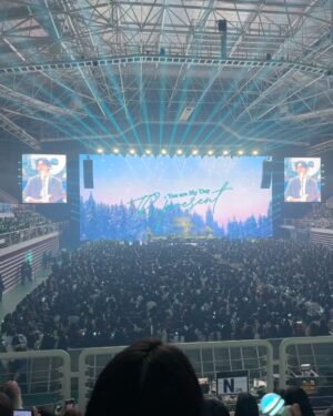 Park Moon-chi Instagram - 강선생님 초대로 데식콘서트 다녀왔ㄴ느데 소문대로 역시 너무 찢었구 .,응응, .. 호우~!
인간처럼 생긴 대형 마이크스탠드 너~무 웃겨서 올리는중..,*