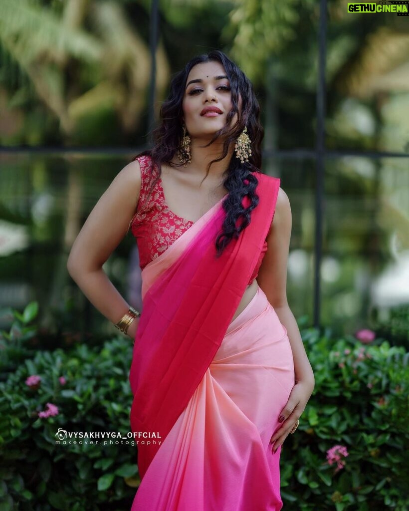 Parvathy R Krishna Instagram - Saree love ❤💝 Outfit : @annmaria_boutique Accessories: @priya_anokhi_ Stylist : @doms.2010 📸 : @makeover.photography Hair : @blakeeys_makeover . . . . . . [#ree #reels #reelsinstagram #reelkarofeelkaro #trendingreels #trending #trendalert #thamaraipoovukum ]