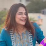 Parveen Instagram - In between shoot😂😂 . . . #trending #trendingreels #irandaamulagam #kanimozhiye #tamilsong #love #reels #reelsinstagram #reelitfeelit #instagram #instagood #like #beingjaanu #shooting #parveenofficial