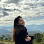 Parveen Instagram - அக்கம் பக்கம் பாத்து பாத்து ஆசையாக விசும் காத்து 🤍 . . Pc : @tejavenkateshoffl . . #instagood #instagram #instalike #trending #picoftheday #kanakaanumkaalangal #yercauddiaries #parveenofficial