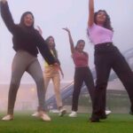 Parveen Instagram - #bitsandpiecesfrom #Yercauddiaries, The choreo may not be perfect; no, it wasn’t planned. It was one shot, ‘cause we couldn’t wait for the next time, ‘cause there ain’t no next time.✨ On the mountaintop, we stood, A moment we couldn’t resist amidst the mist, We danced 🤍✨ #kavalayasong #jailer #kavalaya #dancereel #kanakaanumkaalangal #kanakaanumkaalangalseason2