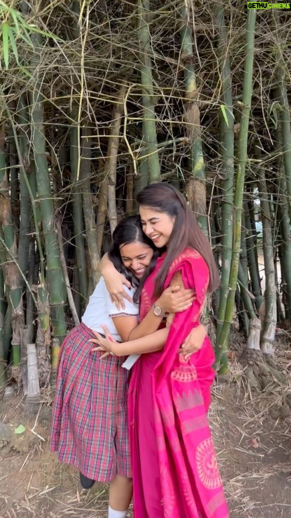 Parveen Instagram - With Malar miss♥️ @_.parveenofficial._ akka . . VC @abeneya_official ❤️ Saree from - @haveurstyle #vannarapettayila #sk #aditishankar