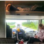 Patrice Godin Instagram - Comment on se repose durant le @granddefipierrelavoie? Comme on peut 😎 #gdpl #quebecor #1000km 📸 @justine.stmartin