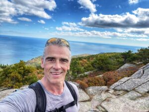 Patrice Godin Instagram - Rencontre au sommet en solo aujourd’hui. Deux montagnes en une demie journée. Sauf que pour la dernière, je me suis trompé et j’ai fait North Ridge au lieu de la Precipice Trail 🤦🏻 Tant pis. J’y retournerai demain alors (ou jeudi). Et je redescendrai par South Ridge Trail. Ce sera juste un peu plus long ✌🏻😎 #hiking #trailrunning #writing #mountdesertisland #acadianationalpark #barharbor
@chlorophylle