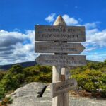 Patrice Godin Instagram - Rencontre au sommet en solo aujourd’hui. Deux montagnes en une demie journée. Sauf que pour la dernière, je me suis trompé et j’ai fait North Ridge au lieu de la Precipice Trail 🤦🏻 Tant pis. J’y retournerai demain alors (ou jeudi). Et je redescendrai par South Ridge Trail. Ce sera juste un peu plus long ✌🏻😎 #hiking #trailrunning #writing #mountdesertisland #acadianationalpark #barharbor @chlorophylle Acadia National Park