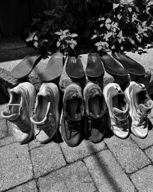 Patrice Godin Instagram - CHAUSSURES AU REPOS 
Après le 24h de course de @fcjmonteregie, je prends une pause de course à pied le temps qu’il faudra pour revenir en force. Mon tendon d’Achille m’a envoyé une mise en demeure tôt ce matin, il veut divorcer 😂 Il y aura bien quelques sorties pour le plaisir ça et là, mais rien d’officiel ni de trop long (j’ai déjà trouvé autre chose pour compenser 😉). Je vous souhaite un bel été, profitez-en à fond!

J’en profite aussi pour féliciter à nouveau toutes les équipes qui ont participé au 12h de nuit à relais et aussi, un IMMENSE MERCI à tous les bénévoles qui rendent cet événement possible (❤️🙏🏻). Vous faites une grande différence dans la vie de nos jeunes!
On se revoit sans faute en juin 2024! ☀️☀️☀️
