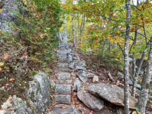 Patrice Godin Instagram - Retour sur la journée d’hier. Dorr Mountain (2X) suivi de Sand Beach et Ocean Path. Mount Desert Island et Acadia sont un sérieux coup de cœur. Certainement un classique d’automne en devenir ⛰️🌊🙏🏻