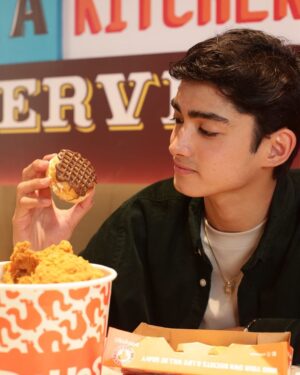 Patrick Quiroz Instagram - Craving some good food? Get your Popeyes now! #PopeyesPH Lucky China Town Mall is now open! 🧡

📍 Building B, Lucky China Town Mall.