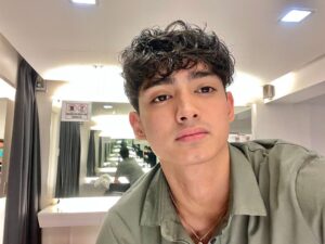 Patrick Quiroz Instagram - Finally joining @headwayverasalon family! Thank you sir @mikhailhirang!