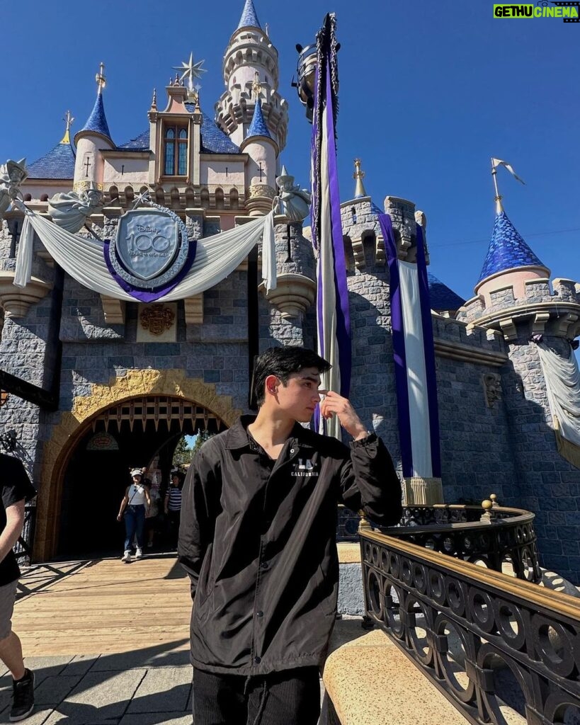 Patrick Quiroz Instagram - Disneyland/Califonia Adventure