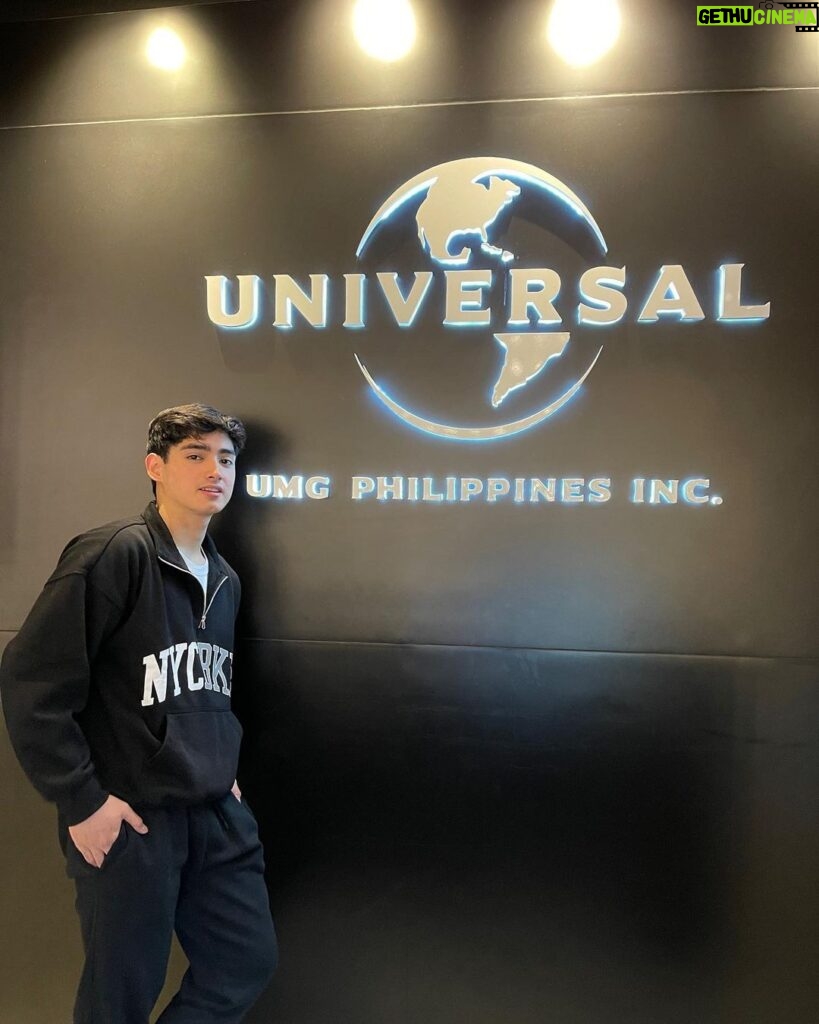 Patrick Quiroz Instagram - No words to express how thankful and grateful I am today. Thank you for all the real ones. You know who you are. Thank you to my @cornerstone family and now to my newest fam, @universalmusicgroup Philippines baby!! Under @islandrecordsphilippines! To God be the Glory!