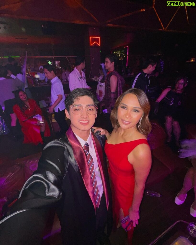 Patrick Quiroz Instagram - Last night at the Sparkle Spell 2023. Had so much fun with these amazing artists and people. Thank you so much for welcoming me to my newest family, @sparklegmaartistcenter . Thank you @annettegozonvaldes @joymarcelo1115 @bossenteng and to all my new bosses for having me. No more words to put out here but all Glory to God. 🙏🏽❤ #sparklespell2023