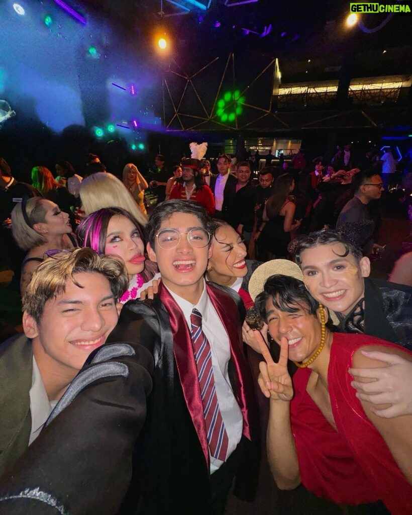 Patrick Quiroz Instagram - Last night at the Sparkle Spell 2023. Had so much fun with these amazing artists and people. Thank you so much for welcoming me to my newest family, @sparklegmaartistcenter . Thank you @annettegozonvaldes @joymarcelo1115 @bossenteng and to all my new bosses for having me. No more words to put out here but all Glory to God. 🙏🏽❤️ #sparklespell2023