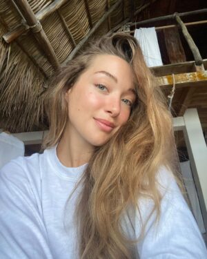 Penny Lane Instagram - 🏞 🇲🇽 Hola from the Jungle. 🌅🌺