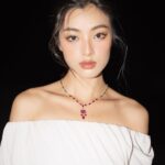 Phạm Nguyễn Lan Thy Instagram - “Cinderella trước khi mất giày” Trong chiếc váy @chatsbycdam và trang sức từ nhà @pnj_jewelry Fashion show @ellevietnam 💄 @_khanhtq_ 📸 @hainguyenstudio _______