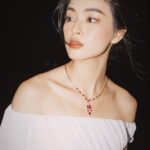 Phạm Nguyễn Lan Thy Instagram - “Cinderella trước khi mất giày” Trong chiếc váy @chatsbycdam và trang sức từ nhà @pnj_jewelry Fashion show @ellevietnam 💄 @_khanhtq_ 📸 @hainguyenstudio _______