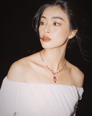Phạm Nguyễn Lan Thy Instagram - “Cinderella trước khi mất giày”

Trong chiếc váy @chatsbycdam và trang sức từ nhà @pnj_jewelry 

Fashion show @ellevietnam 

💄 @_khanhtq_ 
📸 @hainguyenstudio 

_______